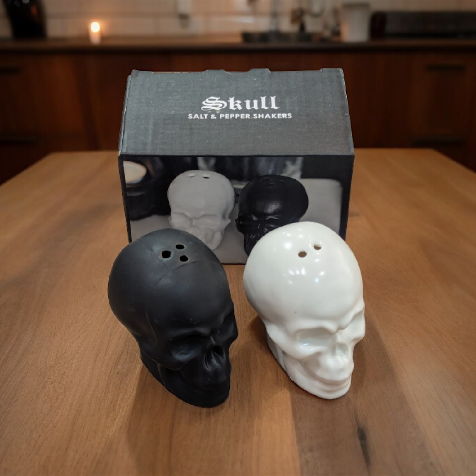 Skull salt and pepper shakers